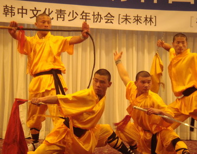 圖文:北京少林武校學(xué)生集體亮相_新聞中心_新浪網(wǎng)