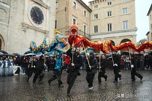 美食與文化結(jié)合 歐洲味美食品出席一年一度孔子學(xué)院春節(jié)活動(dòng)
