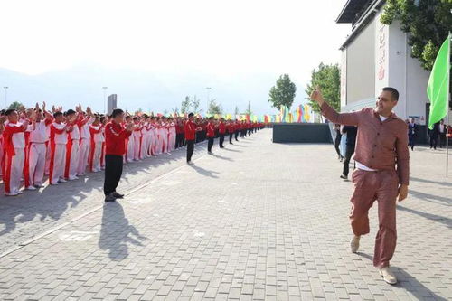 國(guó)際拳擊聯(lián)合會(huì)主席奧馬爾 克拉姆列夫來(lái)塔溝武校參觀