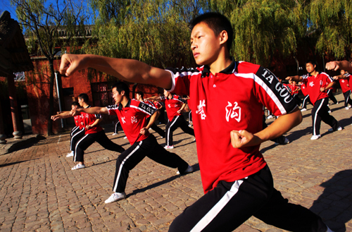 探秘登封武校 汗水鑄就輝煌 武術(shù)學(xué)校